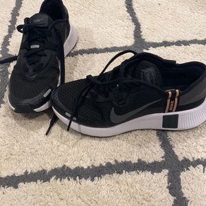 Nike black running shoe Size 8